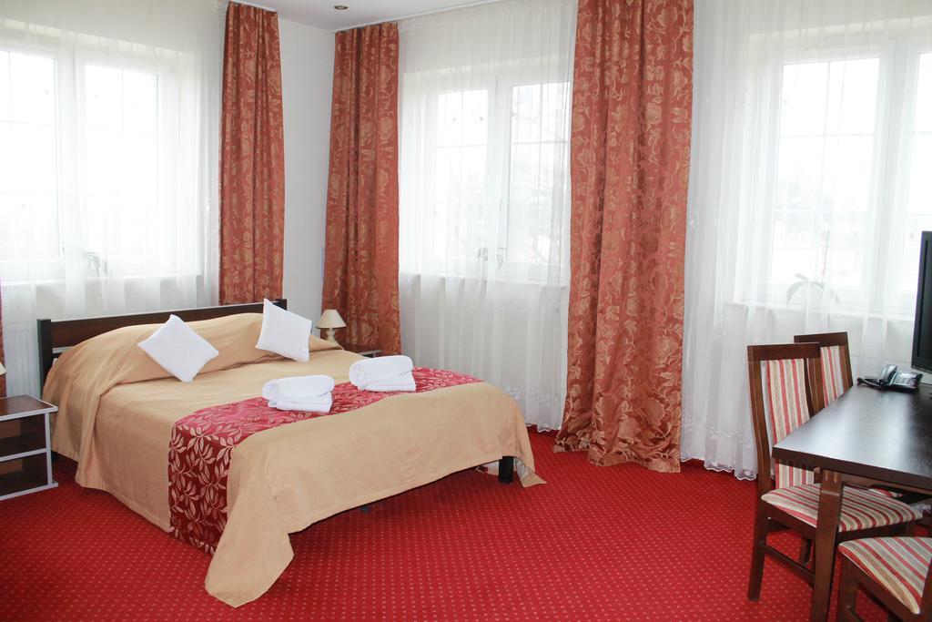 Świdnik Hotel Kaprys מראה חיצוני תמונה