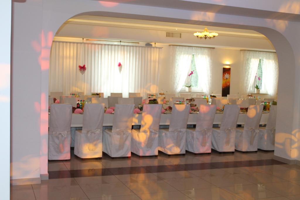 Świdnik Hotel Kaprys מראה חיצוני תמונה